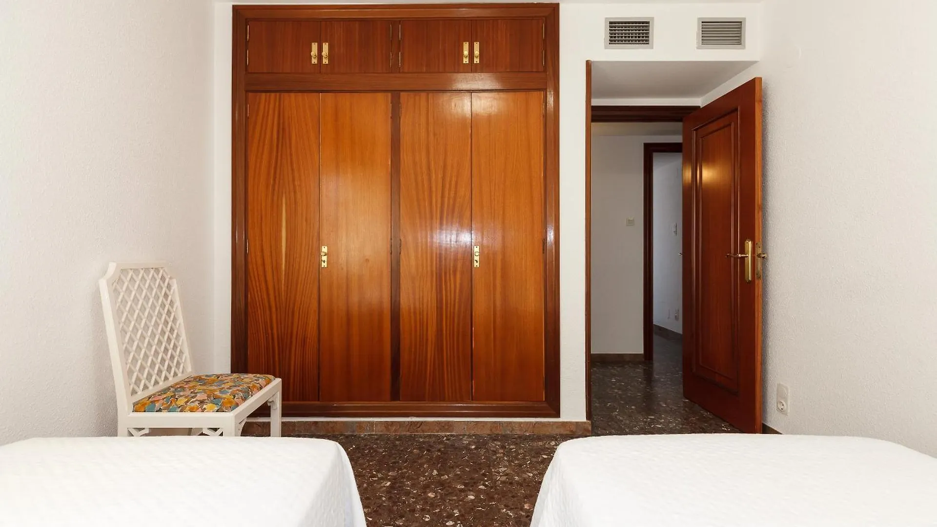 Uhc Anagabu Family Complex Apartment Salou